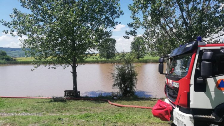 Язовир в Търновско преля след обилни дъждове