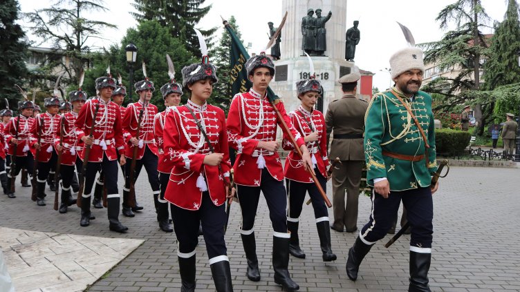Армията обяви 195 свободни места