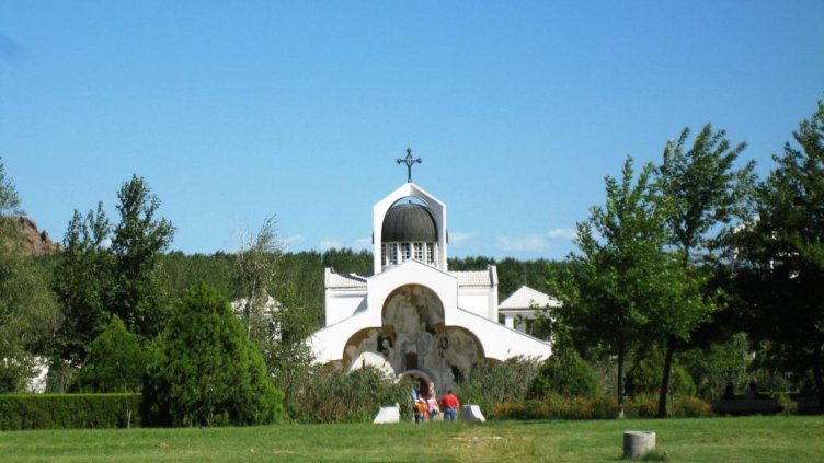 Ритуална зала откриват в храмовия комплекс "Ванга" в м. Рупите
