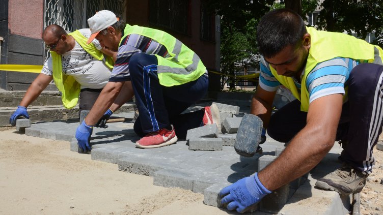 Ремонтират площад „Лаврентий“ и около него