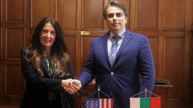 Херо Мустафа води Асен Василев, политици и енергийни шефове на посещение в САЩ