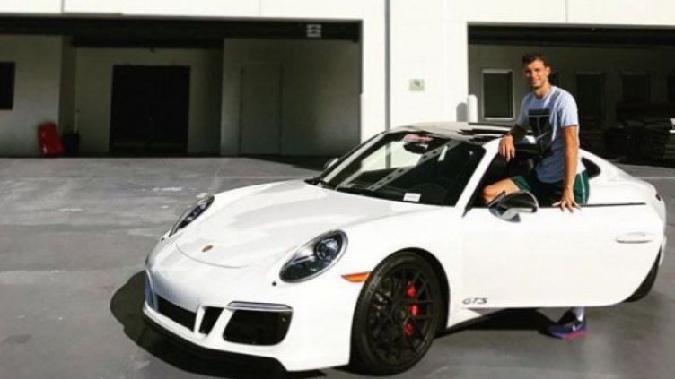 Григор Димитров ходи на тренировки с ... Porsche