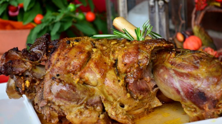 Три тънкости, които правят печеното агнешко неустоимо вкусно
