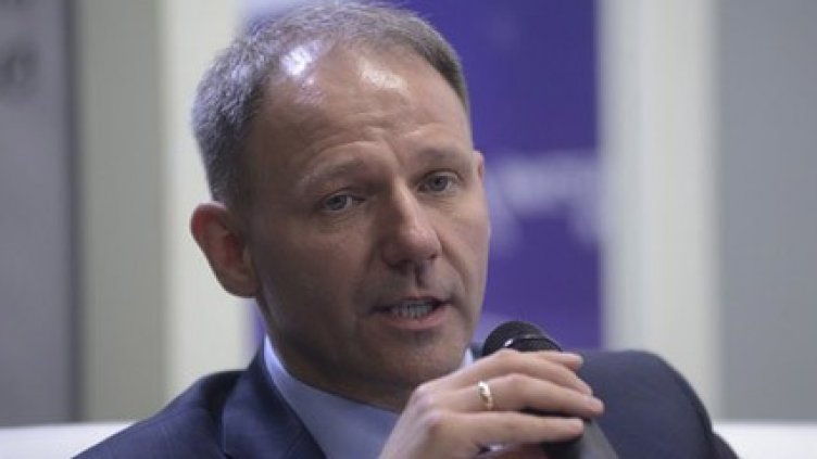 Зам.-председател на ЕП се забърка в пиянски скандал на летище