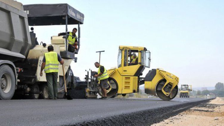 Кмет се надява на още пари за асфалтиране