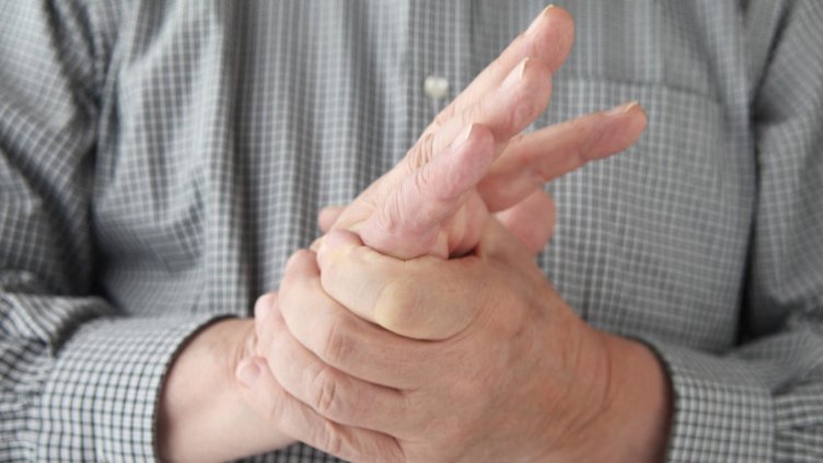 Нов симптом на COVID - изтръпване на крайниците