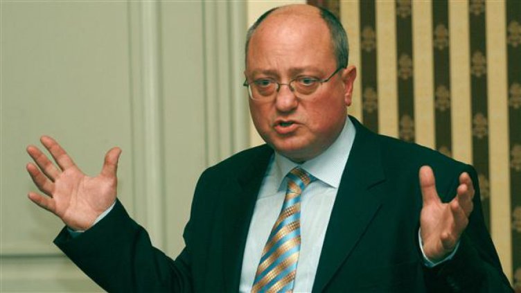 Скандал: Просветният министър отрече Ломоносов и Асен Златаров