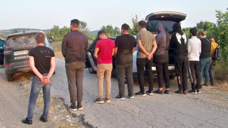 Спипаха нова група от 18 нелегални мигранти