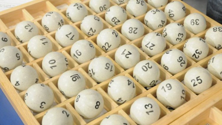 Издирват тотомилионера по "точката", кметицата с мераци