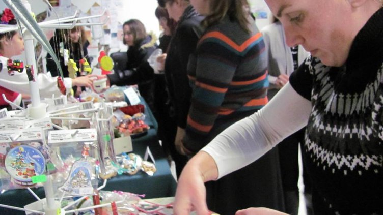 Самодейците от читалище П. Р. Славейков 1928 подредиха Коледен базар