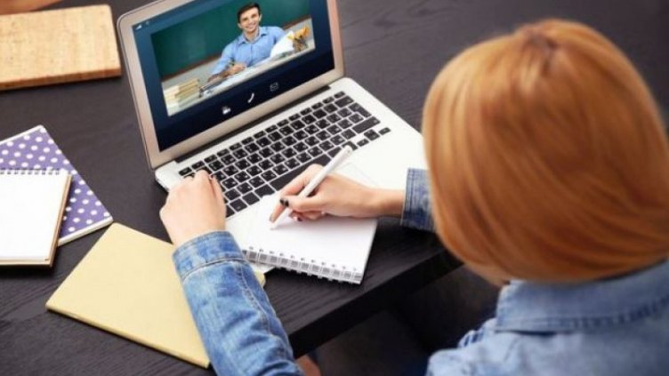 Във Варна: Искаш детето ти да премине на дистанционно обучение - пишеш молба и готово