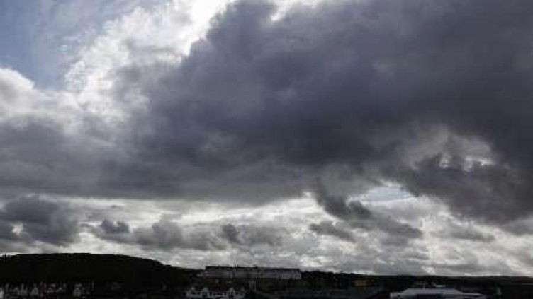 След почивните дни понеделник ни посреща с облаци