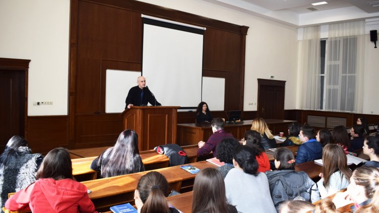 Магистрати от Окръжен съд - Варна повишават правната култура на младите