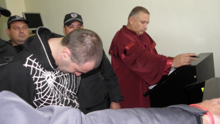 Емил Първанов остава в ареста 