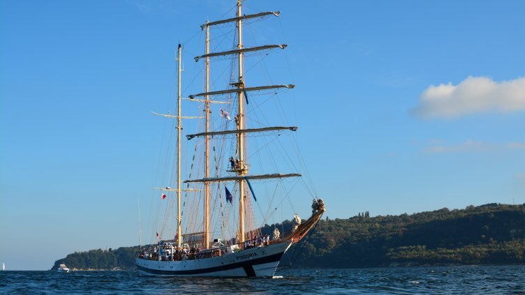 „Погорие“ пристигна последен, рожденик празнува на „Витияз“