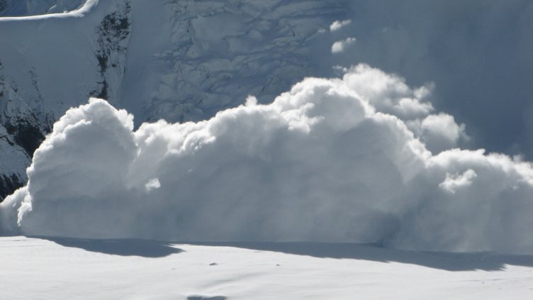Лавина затрупа чужденец над Банско