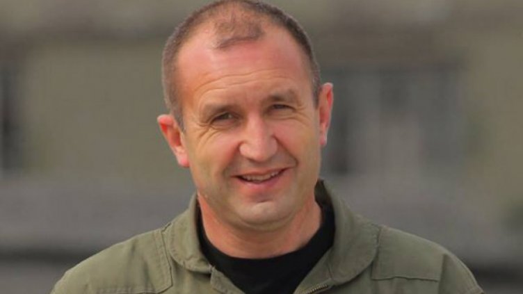 Ген. Радев отвръща на премиера, но като сдаде службата