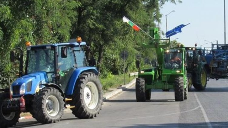 Трактори затварят главния път Разград – Търговище