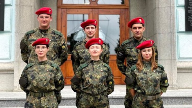 Млади лекари от ВМА преминаха курс по военна подготовка във Варна (ГАЛЕРИЯ)