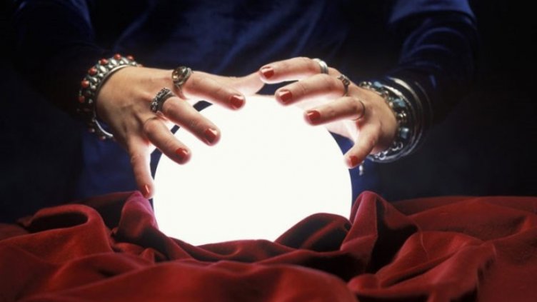 Мъж дал 142 000 лв. на ясновидка за разваляне на черни магии