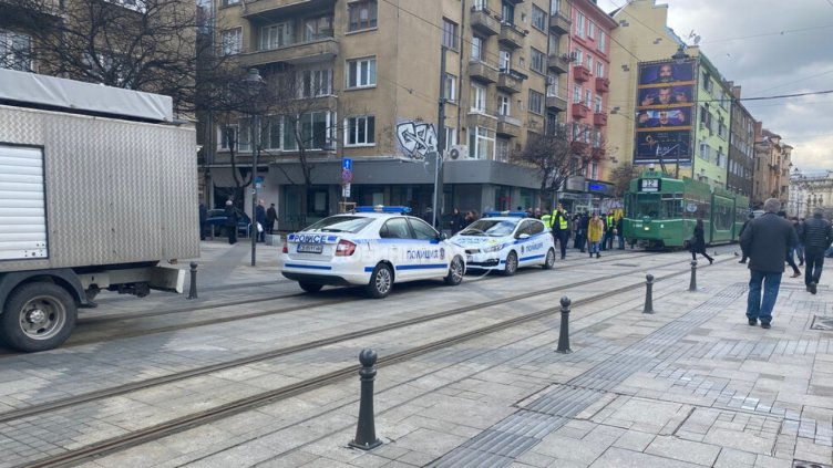 Трамвай блъсна дете в центъра на София