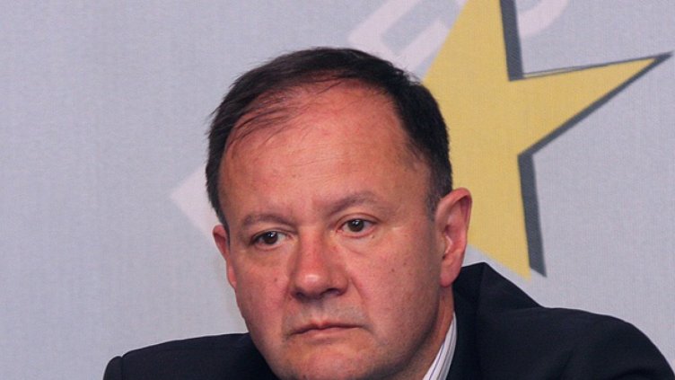 Миков и Танева в спор за крави и мляко