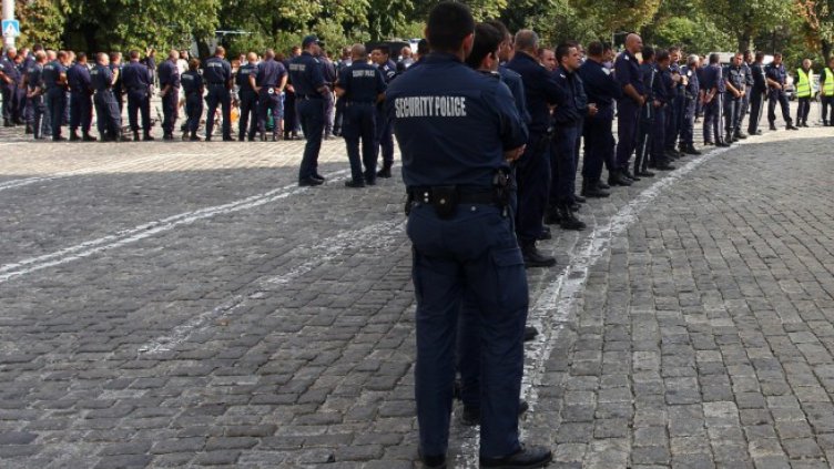 Правителството ще оттегли спорните промени, касаещи служителите на МВР