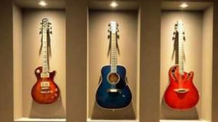 Рецидивист сви 2 китари от заведение в центъра на Варна