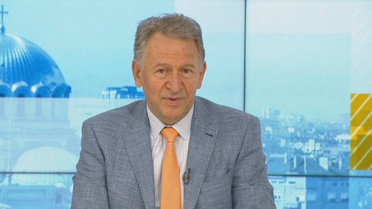 Здравният министър: Нова ковид вълна може да прекрати туристическия сезон