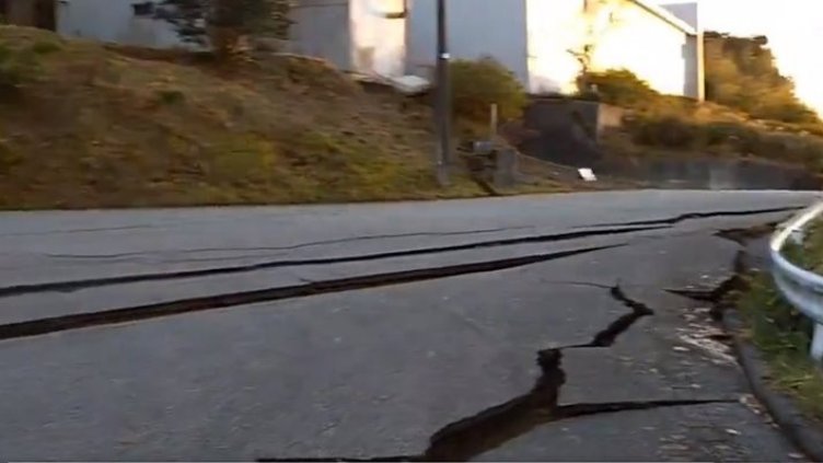 Земетресение с магнитуд 7,4 удари Япония (ВИДЕО)