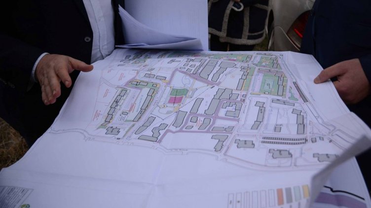 Изграждат нов парк във "Възраждане" (СНИМКИ)