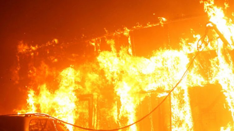 В Ихтиман подпалиха къща на адвокат