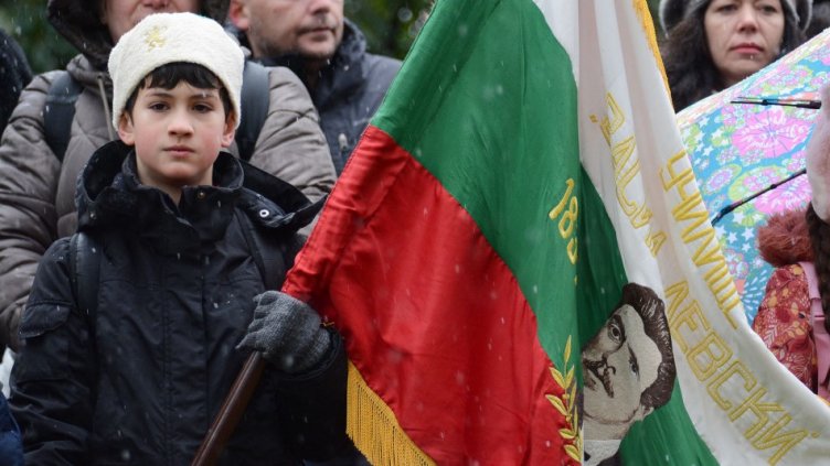 Варна се преклони пред паметта на Апостола на свободата (СНИМКИ)