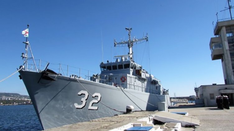 Можем да разгледаме военните кораби на морска гара във Варна днес