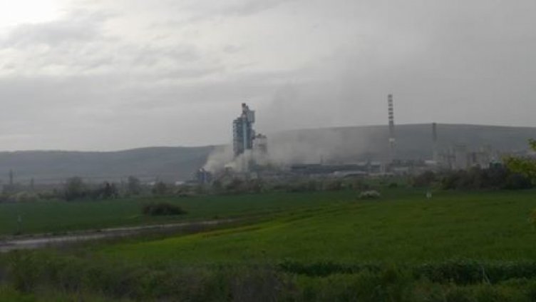 Край циментовия завод в Девня има силно задимяване