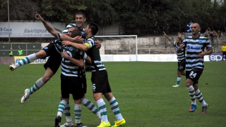 &quot;Морето&quot; възкръсна с класика срещу &quot;смърфовете&quot; 