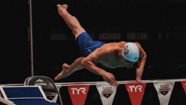 Варненец постави национален рекорд по плуване