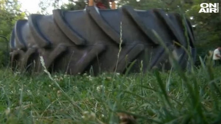 Гума на камион затисна 10-годишно дете, то е в тежко състояние 