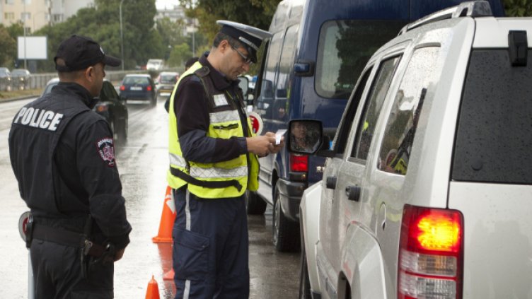 Приемат заявления за нови регистрационни табели във Варна