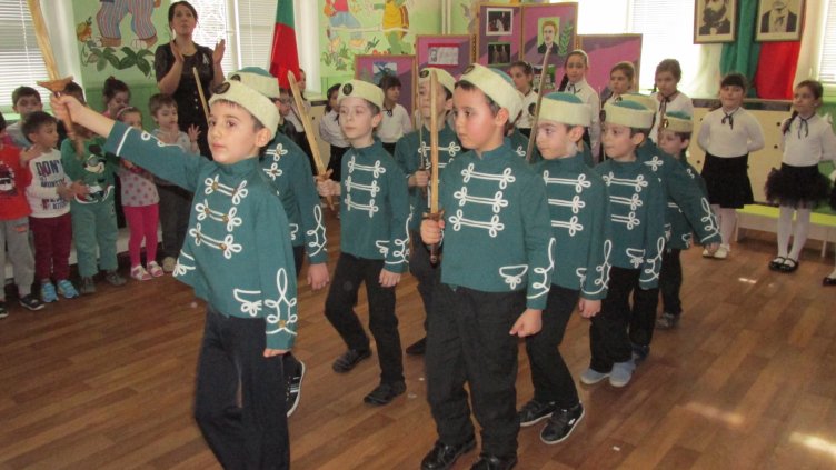 Четници кръстосаха саби в ЦДГ „Христо Ботев“