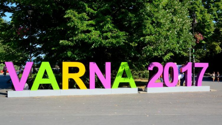 Младежи снимат филм за # Варна 2017