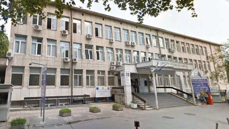 Мъж почина пред болница във Варна