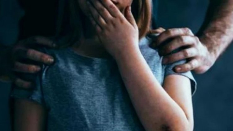 Баща блудства с 19-годишната си дъщеря във Вълчидолско