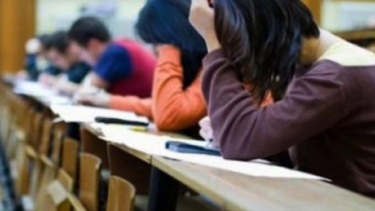 Децата от VII, VIII и X клас преминават към присъствено обучение