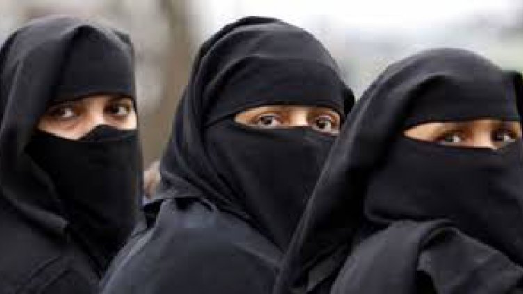 Глоби за осем жени с бурки в Пазарджик
