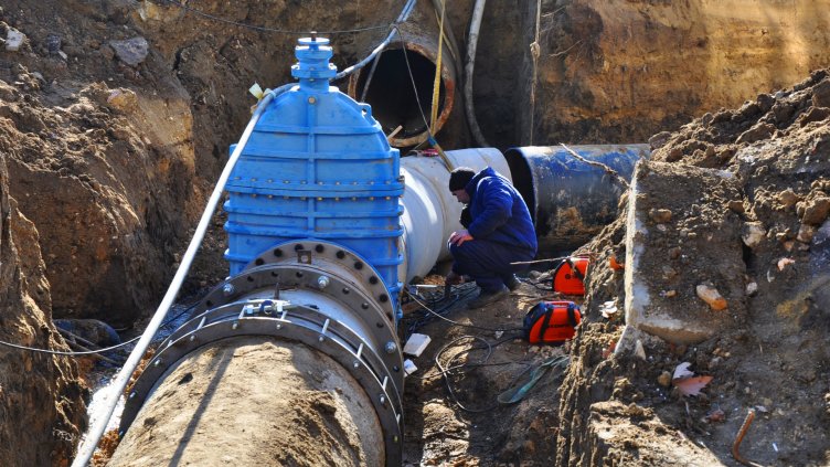 Голяма част от центъра на Варна остава без вода и днес до следобед