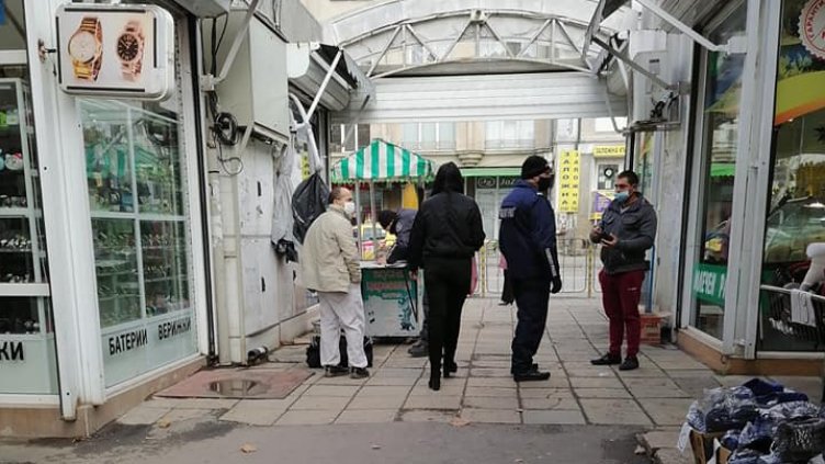 Акция: Полицията удари ментетата на "Колхозния пазар"