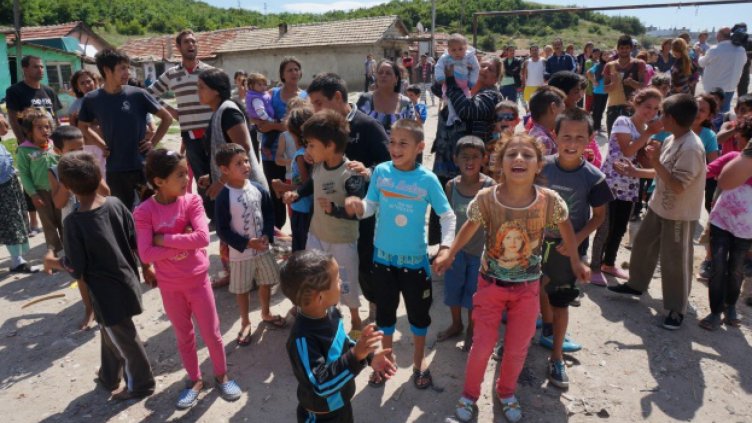 Държавата ще плати 1 млн. лева за мониторинг на ромската интеграция