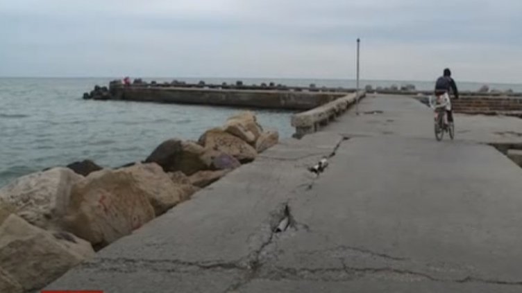 Женско тяло изплава до Втора буна във Варна