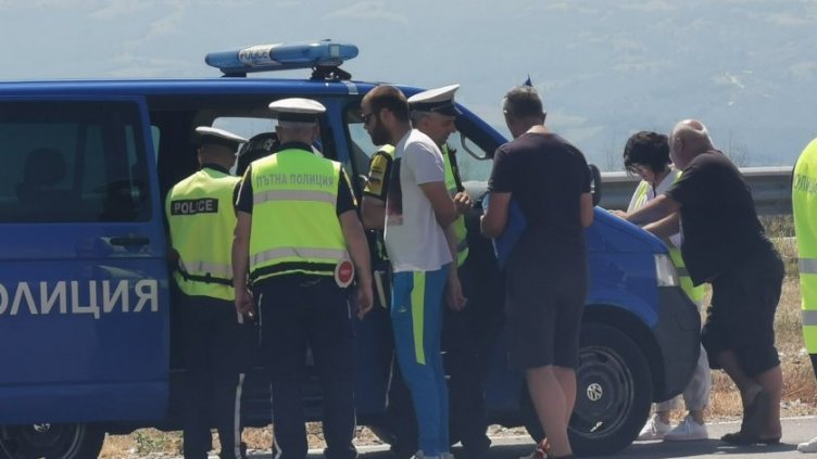 Обезвредиха опасен младеж с БМВ и оръжие на АМ "Хемус"